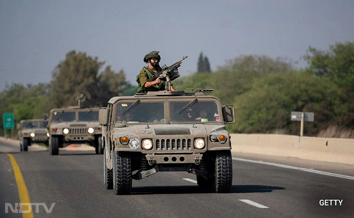 इजरायल-हमास युद्ध: इजरायल के हमलों के बीच हमास ने रिहा किए 2 और बंधक