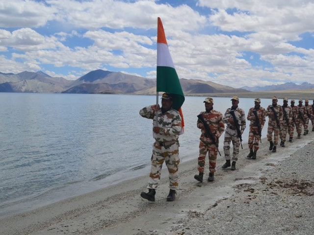 जवानों ने वंदे मातरम और भारत माता की जय का नारा भी लगाया.