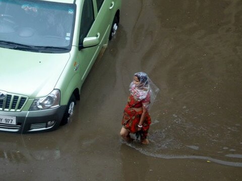 NDTV surfer Sanjay Kataria sent pictures of the inundated Vasant Kunj after the downpour on Saturday morning.<br><br> Incessant rains lashed the city and about 150 houses of Vasant Kunj Sector C, Pocket 1 were flooded.