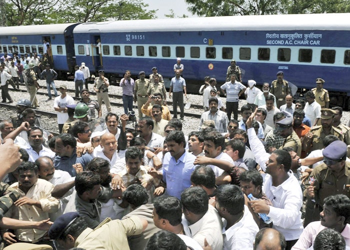 Jagan yatra sparks tension in Andhra Pradesh