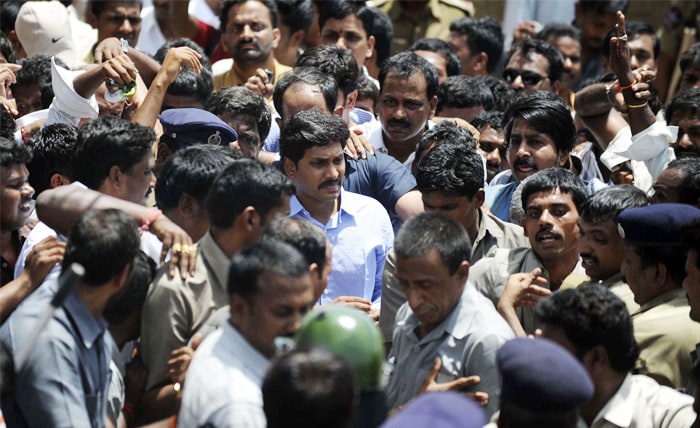 Jagan yatra sparks tension in Andhra Pradesh