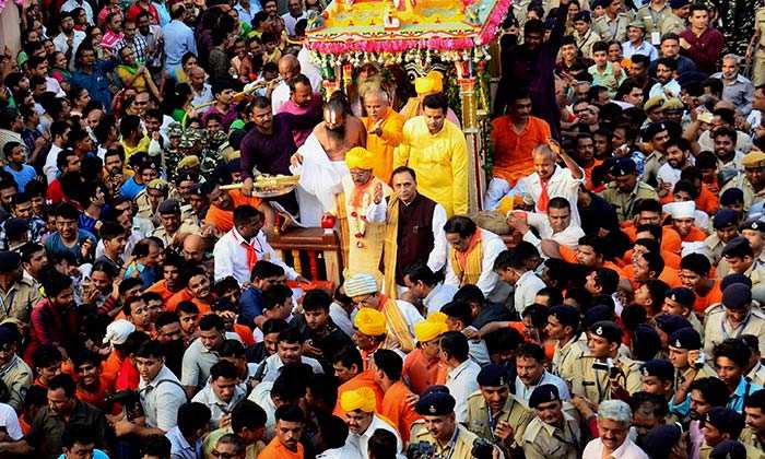 कुछ यूं श्रद्धालुओं के प्यार और शानो शौकत के साथ निकली भगवान जगन्नाथ यात्रा...