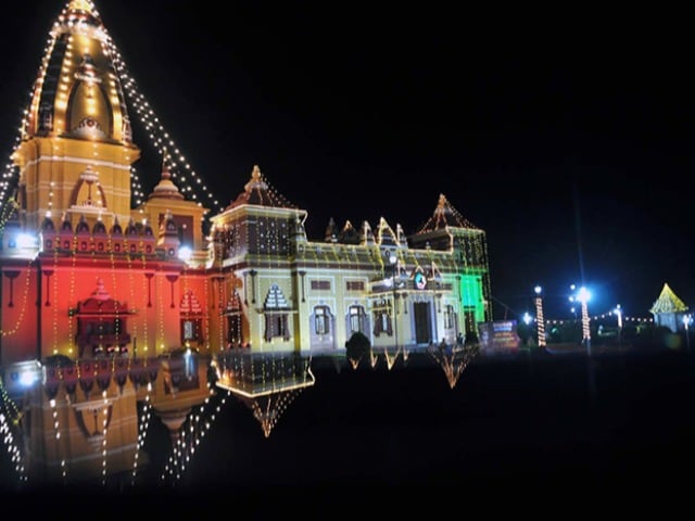 Photo : जन्‍माष्‍टमी पर 'कान्‍हा' के स्‍वागत के लिए कुछ इस अंदाज में तैयार हुए मंदिर... देखें तस्‍वीरें