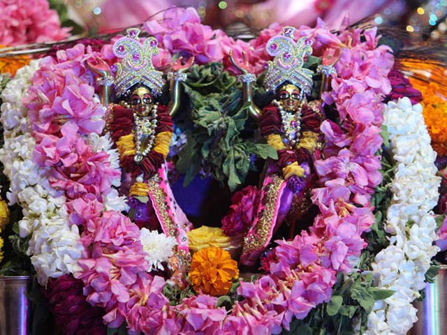 पंजाबी बाग के ISKCON मंदिर में धूमधाम से मनाई गई जन्माष्टमी