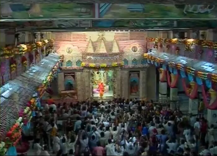 Worshippers gather in Krishna temples and chant rhymes on this day.