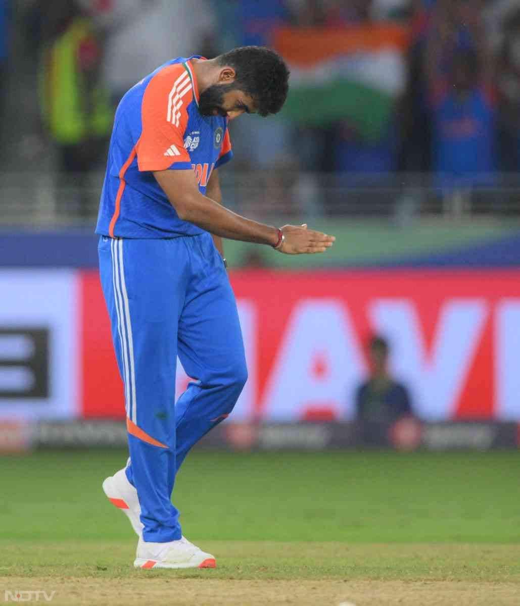 जसप्रीत बुमराह का ये सेलिब्रेशन हारिस रऊफ के उस इशारे का जवाब माना जा रहा है, जिसमें वो प्लेन गिराते का इशारा कर रहे थे.
