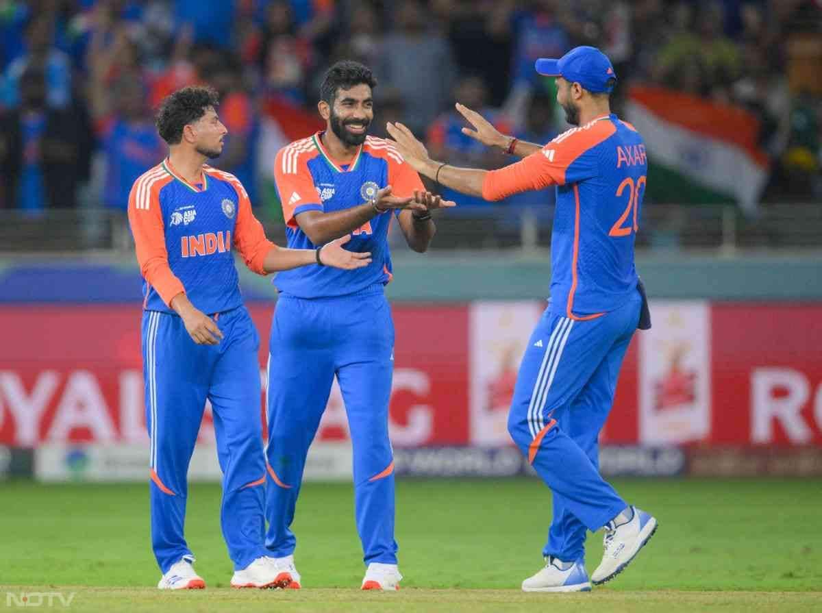पाकिस्तानी बॉलर हारिस रऊफ एक चौका लगा चुके थे लेकिन बुमराह ने अपने ओवर की पांचवीं गेंद पर रऊफ का ऑफ स्टंप उखाड़ दिया.