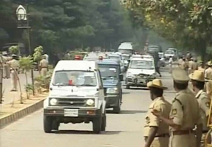 The Karnataka government has made massive security arrangements for Ms Jayalalithaa's visit. She reached the court in a long convoy of 20 cars and all that could be seen was the khaki of policemen around.