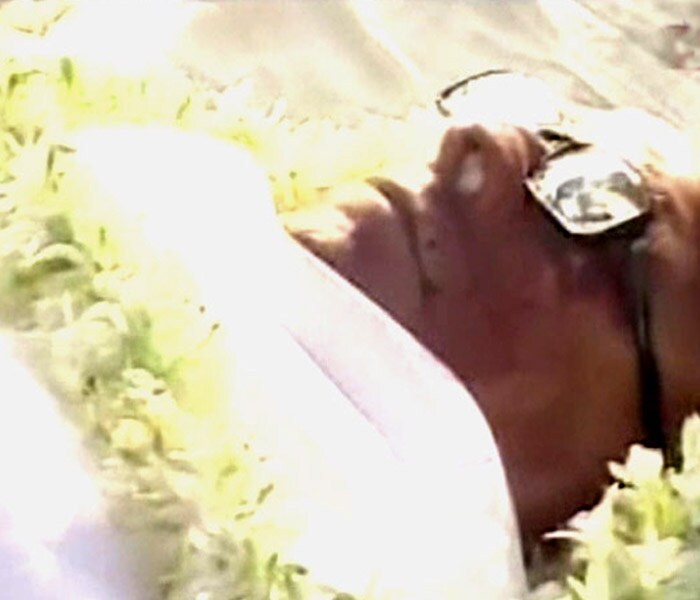 Jyoti Basu's body was taken to his son Chandan Basu's house at Salt Lake, and later to his own house, Meera Bhawan.
The body is currently at Peace Haven, in central Kolkata to prepare it for public tribute on Monday. (NDTV Photo)