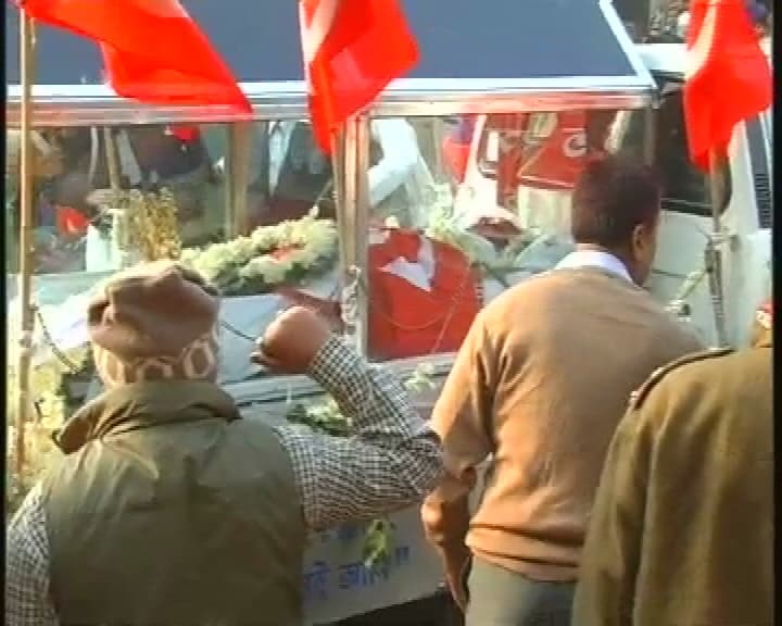 People surrounded the hearse that carried the body from the hospital. The hearse had CPM flags and flowers draped on it and the body lay in a transparent capsule so that people could see it. (NDTV Photo)