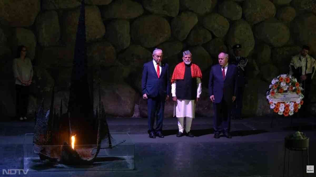 यरुशलम में यद वशेम होलोकॉस्ट स्मृति केंद्र में प्रधानमंत्री नरेंद्र मोदी pic credit-ANI