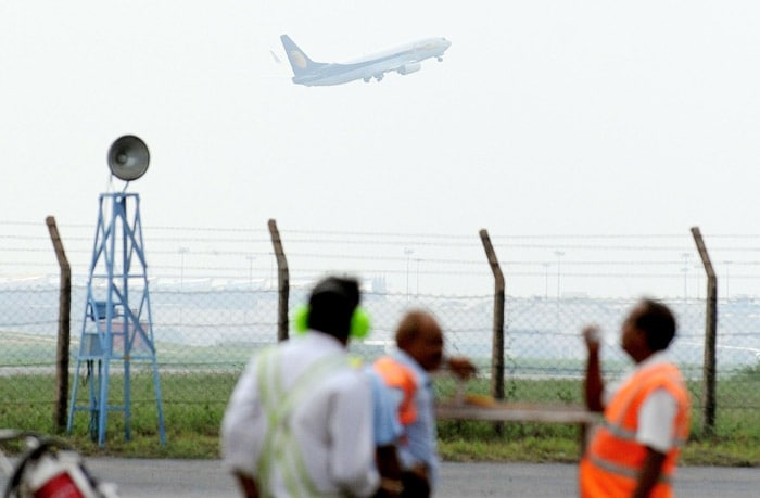 <p><strong>Airborne:</strong> A Jet Airways aircraft takes off as ground staff chat at the domestic terminal of Indira Gandhi International Airport in New Delhi on Sunday.<br />
<br />
Jet Airways issued a press statement after the stalemate was resolved, following which all domestic as well as international flights resumed operations on Sunday. <em>(AFP)</em></p>