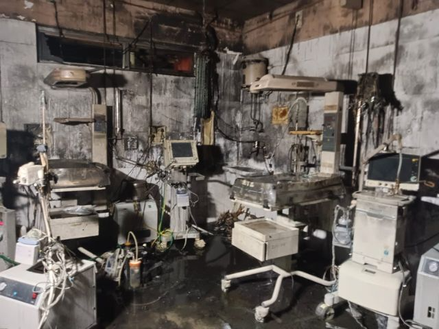 Jhansi Hospital Fire : 10 बाळांचा होरपळून मृत्यू, झाशीच्या हॉस्पिटलमधील अग्नितांडवाची भीषणता दाखवणारे PHOTOS