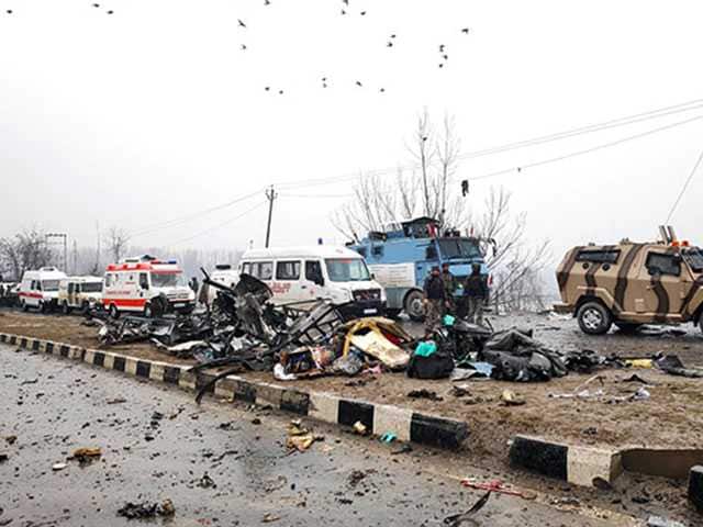 दिल झकझोर कर रख देंगी जम्मू कश्मीर के पुलवामा में हुए आतंकी हमले की ये तस्वीरें