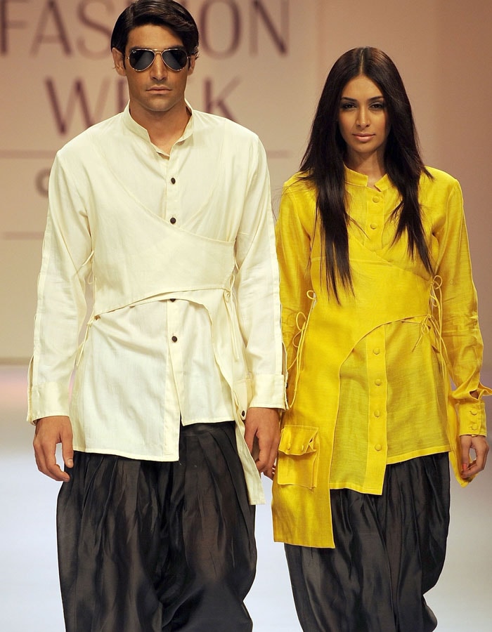 Models showcase creations by designer Digvijay Singh on the third day of the Lakme Fashion Week (LFW) Spring/Summer 2010 in Mumbai on September 20, 2009. (Pics: AFP)