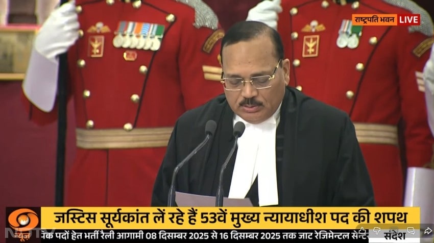 शपथ ग्रहण करने के साथ ही जस्टिस सूर्यकांत देश के 53वें प्रधान न्यायाधीश बन गए हैं. उन्होंंने पूर्व सीजेआई बीआर गवई की जगह पदभार संभाला