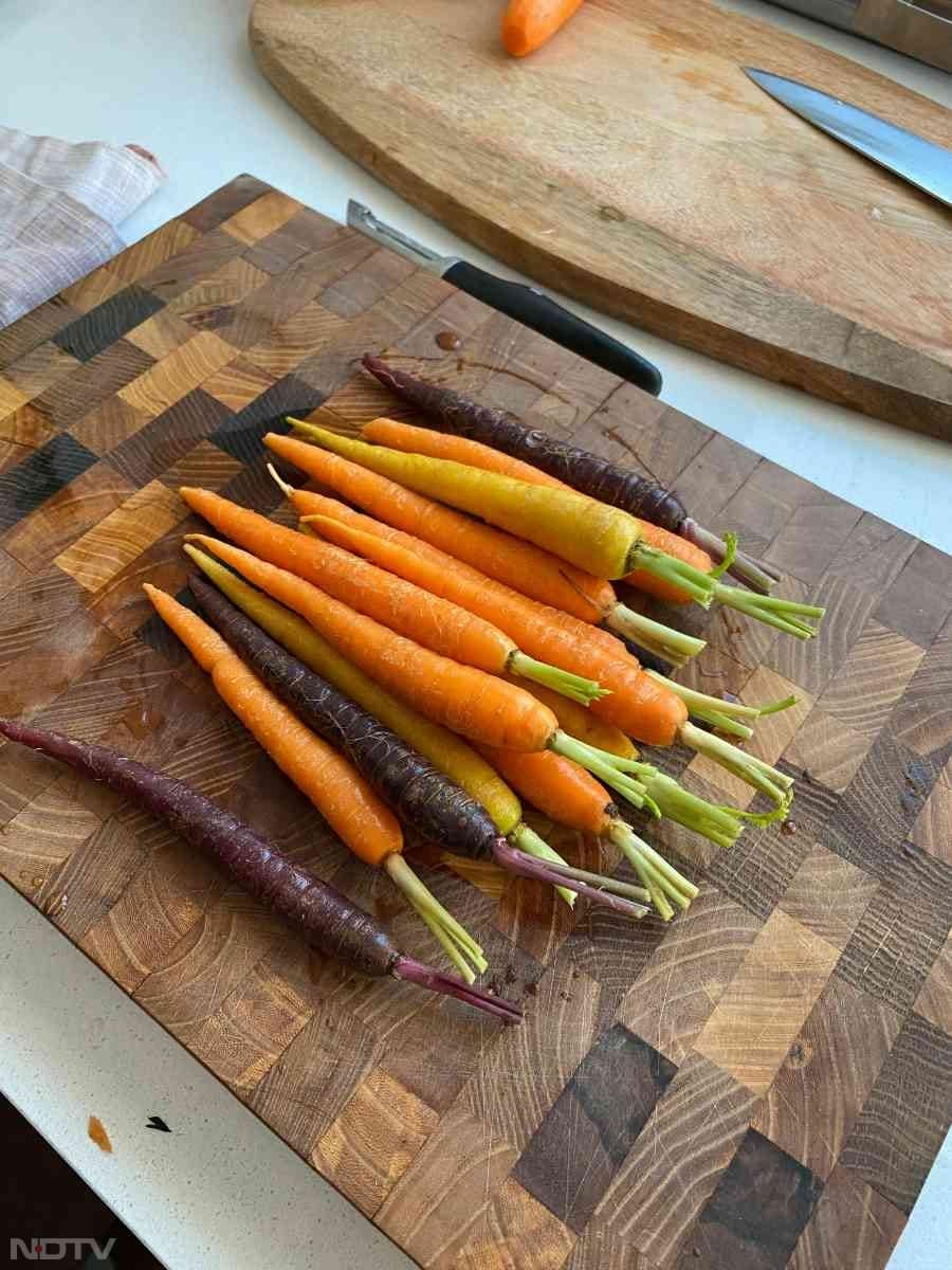 लाल गाजर की तुलना में काली गाजर को सेहत के लिए ज्यादा फायदेमंद माना जाता है. Pic Credit- Pexels