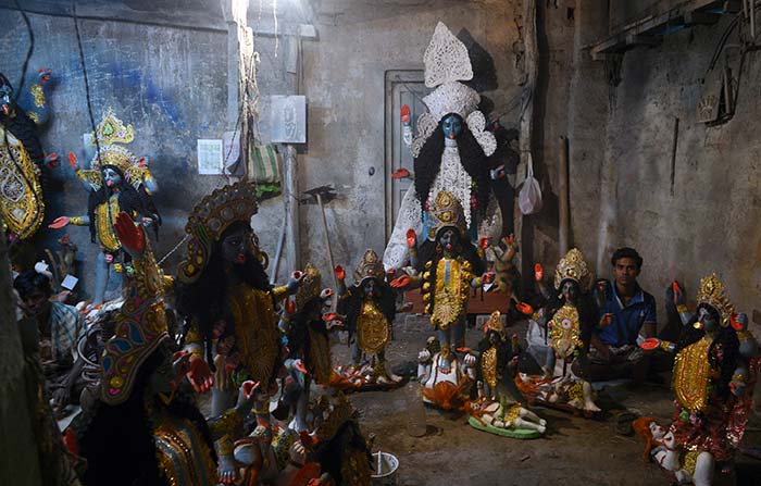 Kali Puja Preparations Begin in Kolkata