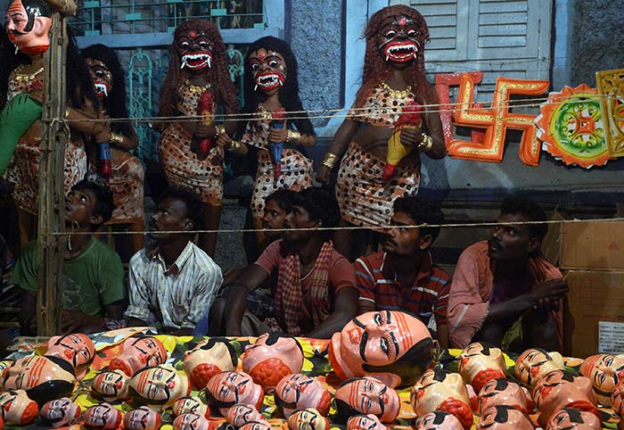 Kali Puja Preparations Begin in Kolkata