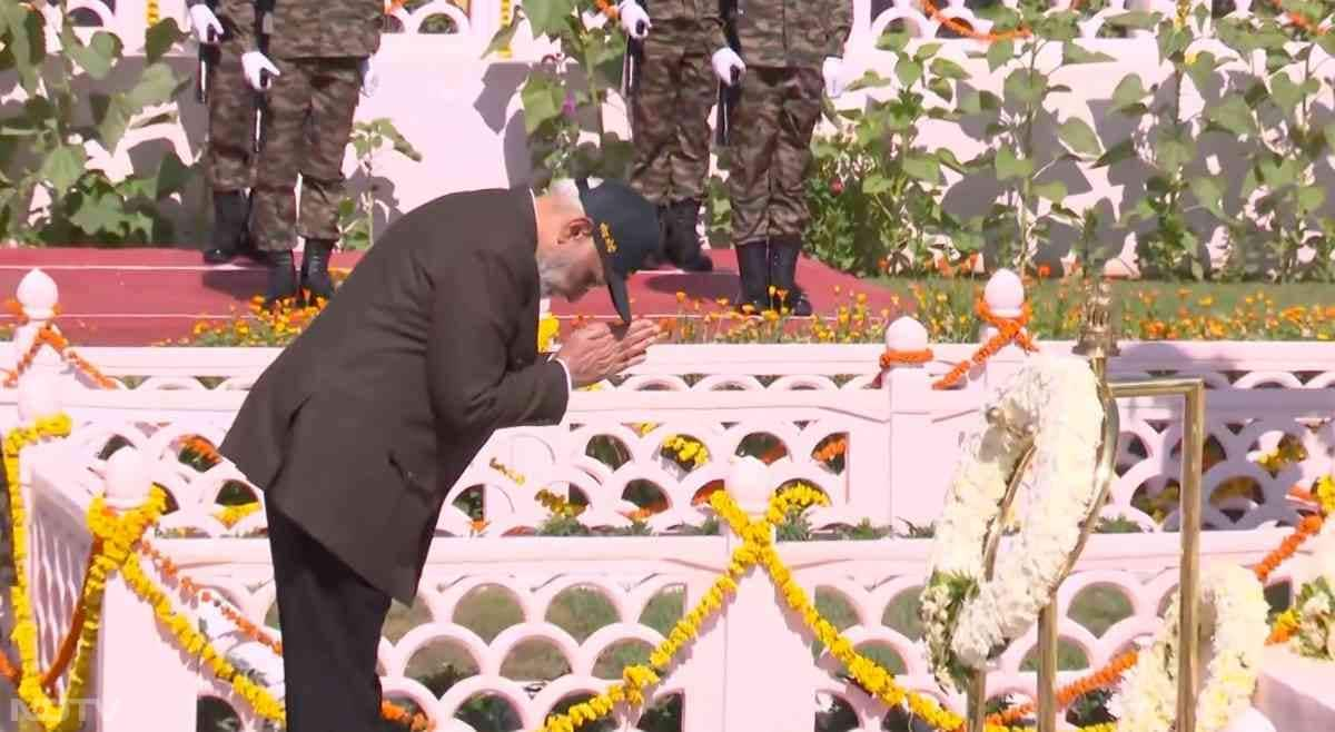 Kargil Vijay Diwas: द्रास पहुंचे प्रधानमंत्री नरेन्द्र मोदी, शहीदों को किया नमन