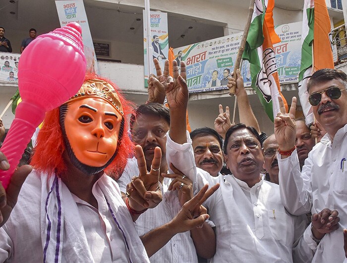 Karnataka Assembly Election Results 2023: रुझानों में कांग्रेस को पूर्ण बहुमत, जश्न में डूबे पार्टी कार्यकर्ता