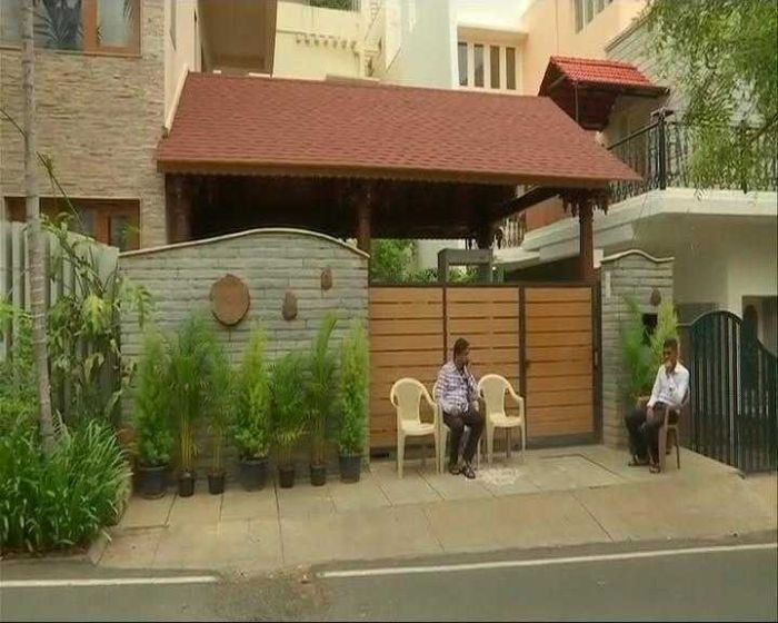 That's JD(S) chief HD Deve Gowda's Bengaluru residence, all seems quiet on this front for now.