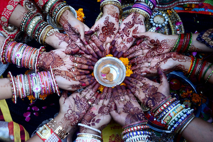 करवा चौथ 2017: जानिए क्या है पूजा का मुहूर्त, कितने बजे उदय होगा चंद्रमा करवा चौथ 2017: जानिए क्या है पूजा का मुहूर्त, कितने बजे उदय होगा चंद्रमा