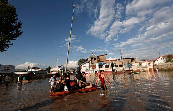 Flood victims are evacuated by boat from their flooded house in Srinagar on September 10, 2014. (Reuters)