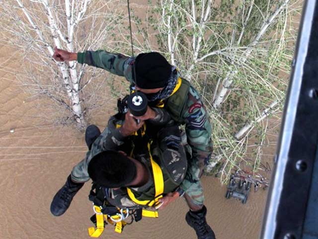 Kashmir floods: Rescue Ops to be Intensified as Lakhs Wait for Help Kashmir floods: Rescue Ops to be Intensified as Lakhs Wait for Help