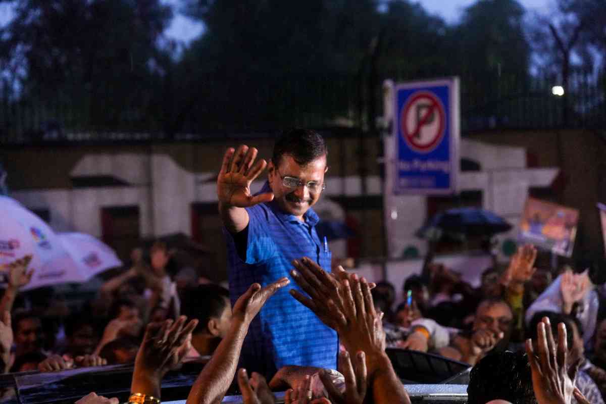 Kejriwal walks out of Tihar Jail aap celebration see all photos