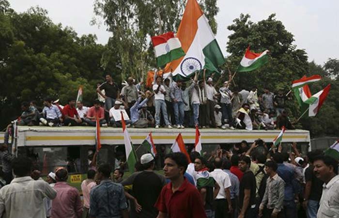 Arvind Kejriwal and his supporters, took out a protest march from Jantar Mantar to the residences of Prime Minister Manmohan Singh, Congress President Sonia Gandhi and BJP President Nitin Gadkari.