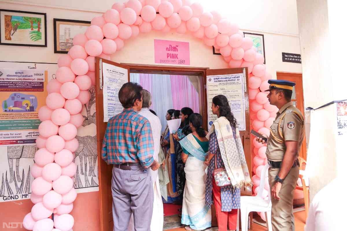 केरल में 9 अप्रैल को हुए विधानसभा चुनाव के लिए वोटों की गिनती चल रही है.  सबकी निहागें रिजल्ट पर हैं. UDF,LDF और NDA कौन जीतेगा?