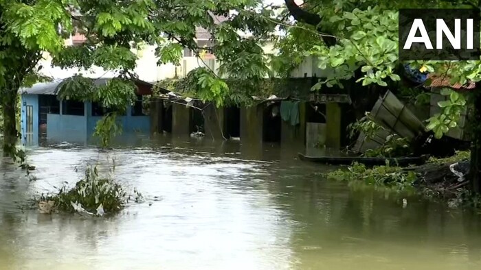केरल में बाढ़ से हालात बेकाबू, हर तरफ दिखा तबाही का मंज़र