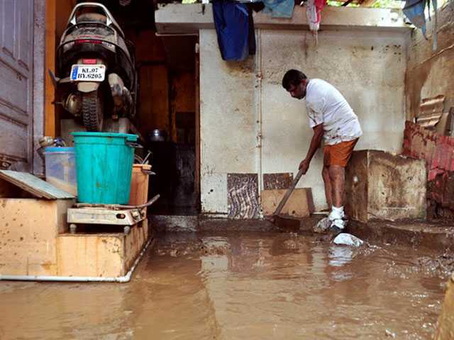 तस्‍वीरें: बाढ़ से उबरने लगा है केरल...पर अभी मंजिल दूर है