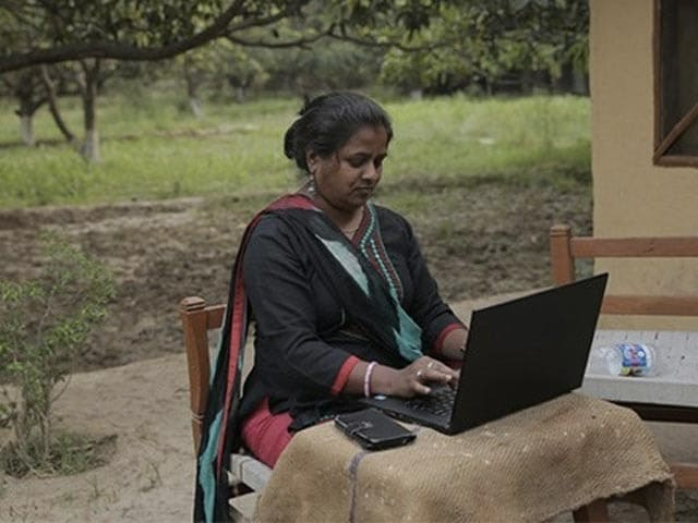 Photo : Here Is How 'Khabar Lahariya', An All Women Led Digital News Network Is Breaking The Gender Bias