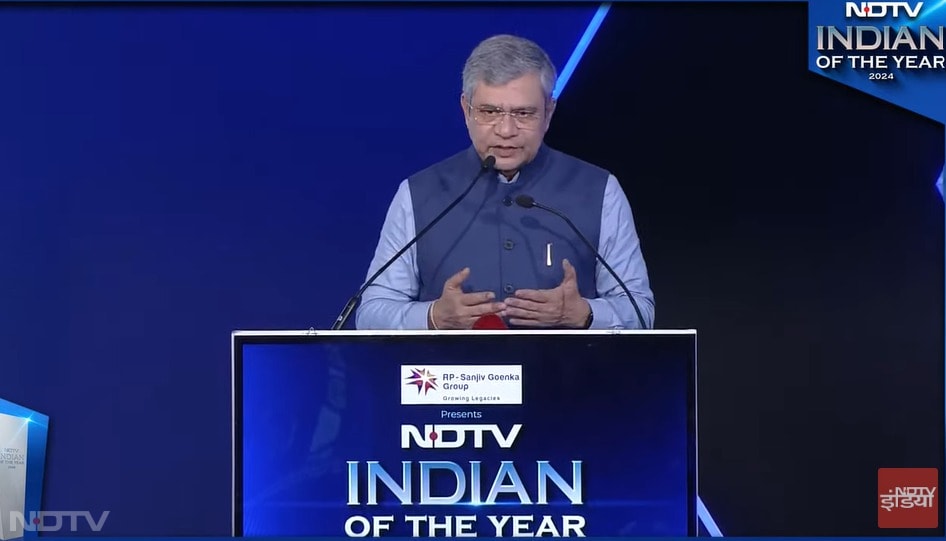 कार्यक्रम में शामिल होने पहुंचे केंद्रीय मंत्री अश्विनी वैष्णव ने कहा कि विश्व अभी बदलाव के दौर से गुजर रहा है. दुनिया में 2 युद्ध चल रहे हैं. ऐसे में विश्व भारत की ओर देख रहा है. भारत की ग्रोथ रेट अच्छी है. हम पीएम मोदी के नेतृत्व में आगे बढ़ रहे हैं. लोगों को भारत पर भरोसा है.