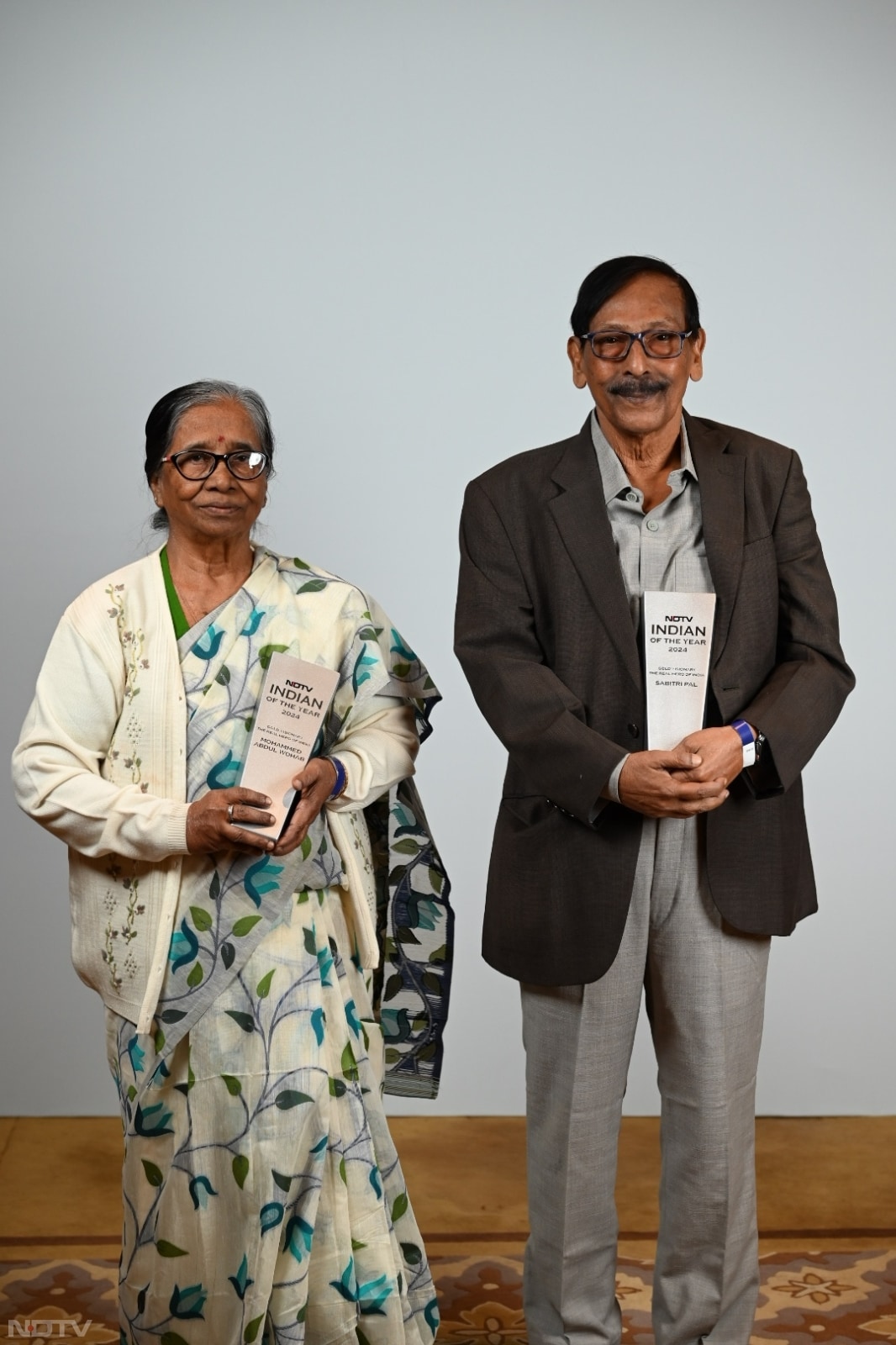 Mohammad Abdul Wohab and Sabitri Pal win 'Gold Visionary - The Real Hero Of India' award