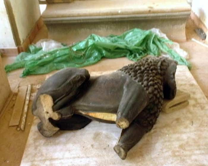 2000-year-old sculpture broken at Kolkata museum