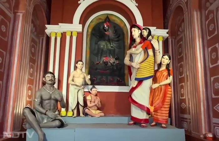 Kolkata\'s Durga Puja Pandal Celebrates Nari Shakti In Its True Sense