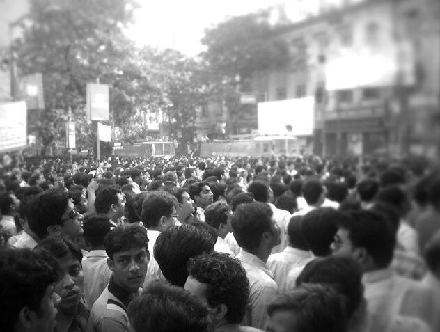 A picture by Abhimanyu Chirimar on http://twitter.com/abhic<br><br>
<b>SurferSpeak</b>: Sneha Dutta - As far as Kolkata goes, and being a Kolkattan, all I can say is the municipal corporation in this city is very inefficient. They have proved that time and again, be it with Aila or this time with the Park Street fire crisis!