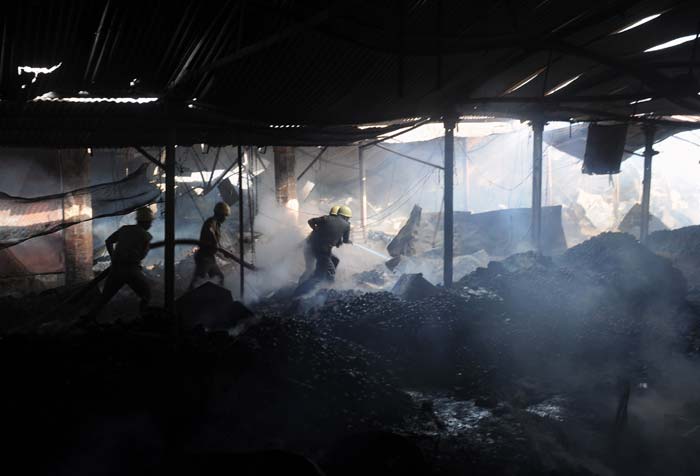 This is the third major fire incident in Bengal in the last two days. Yesterday, at least four people were injured in fire at two hospitals.