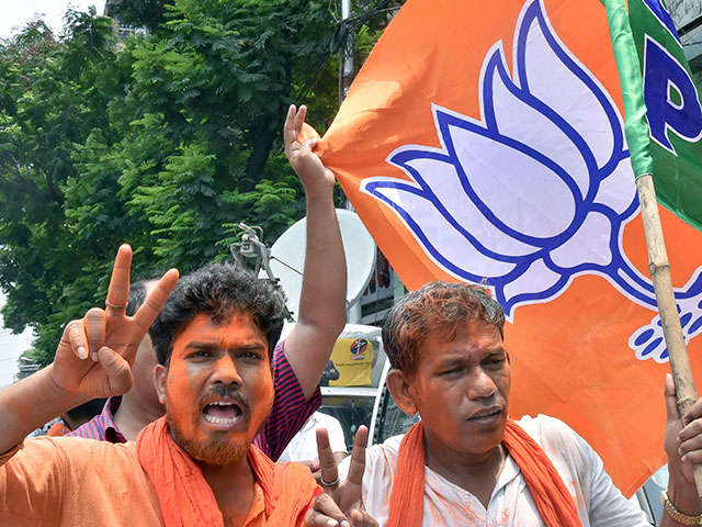 Photo : BJP Celebrates In Bengal As Saffron Surge Reaches Neck-And-Neck With Trinamool In Current Leads