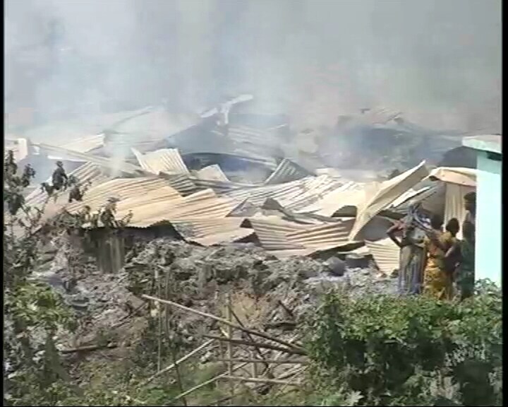 The fire began around 11:30 am in the morning in the area inhabited by leather workers.