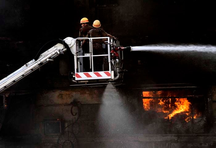 Hydraulic ladders were needed to transport fire personnel to the higher floors where the fire raged, but these took more than an hour to get to the site as the fire engines equipped with the ladders were stored in not-so-close Behala. (AP Photo)