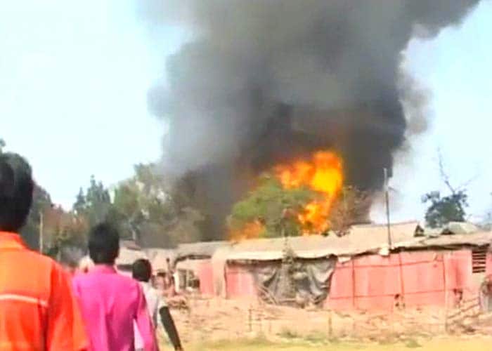 The delay in the arrival of the fire brigade resulted in the blaze to spread to the station.