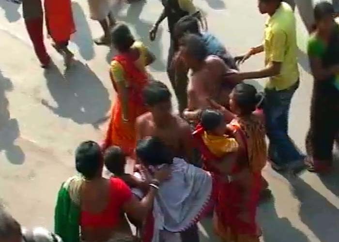 The fire brigade got delayed due to a road blockade by auto-rickshaw owners at Ultadanga to demand more LPG outlets for three-wheelers.