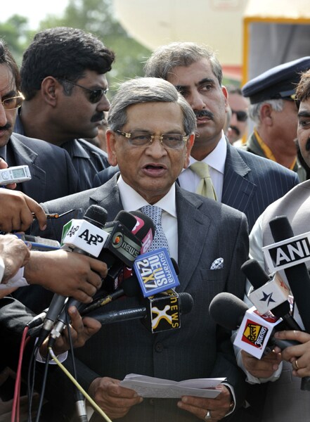 India's Foreign Minister, S.M. Krishna talks with media representatives upon his arrival at the Chacklala airbase in Rawalpindi on July 14, 2010. (AFP Photo)
