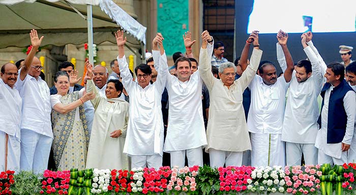 क्या से क्या हो गए देखते-देखते! जब कुमारस्वामी का शपथग्रहण बना था विपक्षी एकता की मिसाल, PM मोदी को हराने का था सपना क्या से क्या हो गए देखते-देखते! जब कुमारस्वामी का शपथग्रहण बना था विपक्षी एकता की मिसाल, PM मोदी को हराने का था सपना