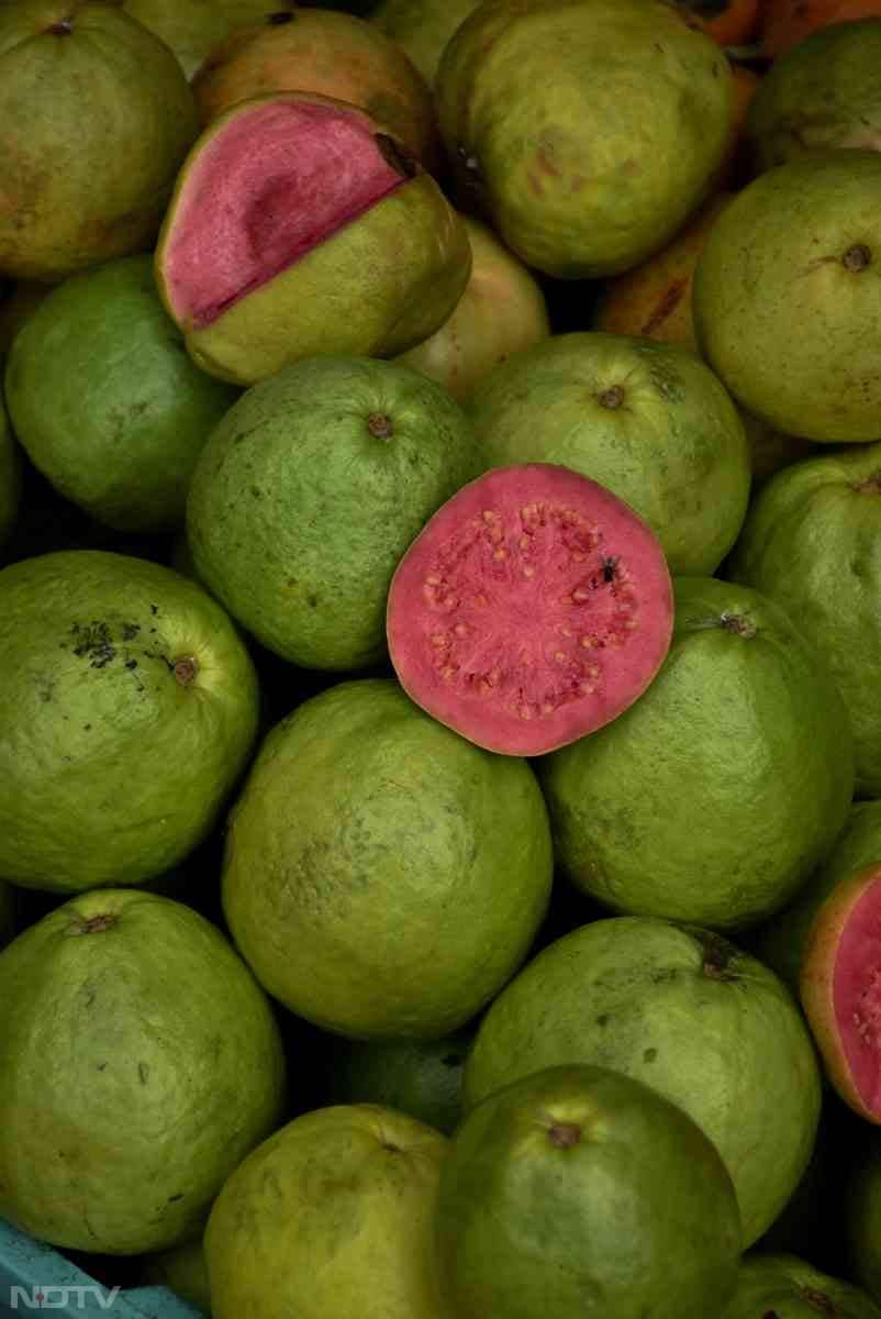 यह शुगर लेवल को संतुलित रखकर डायबिटीज वाले लोगों को सहारा देता है.