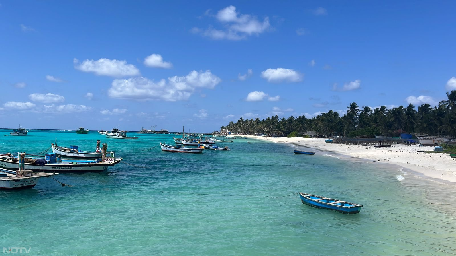 Lakshadweep जाने से पहले क्यों लेनी पड़ती है सरकार की अनुमति, जानें घूमने के लिहाज से कैसा है लक्षद्वीप?